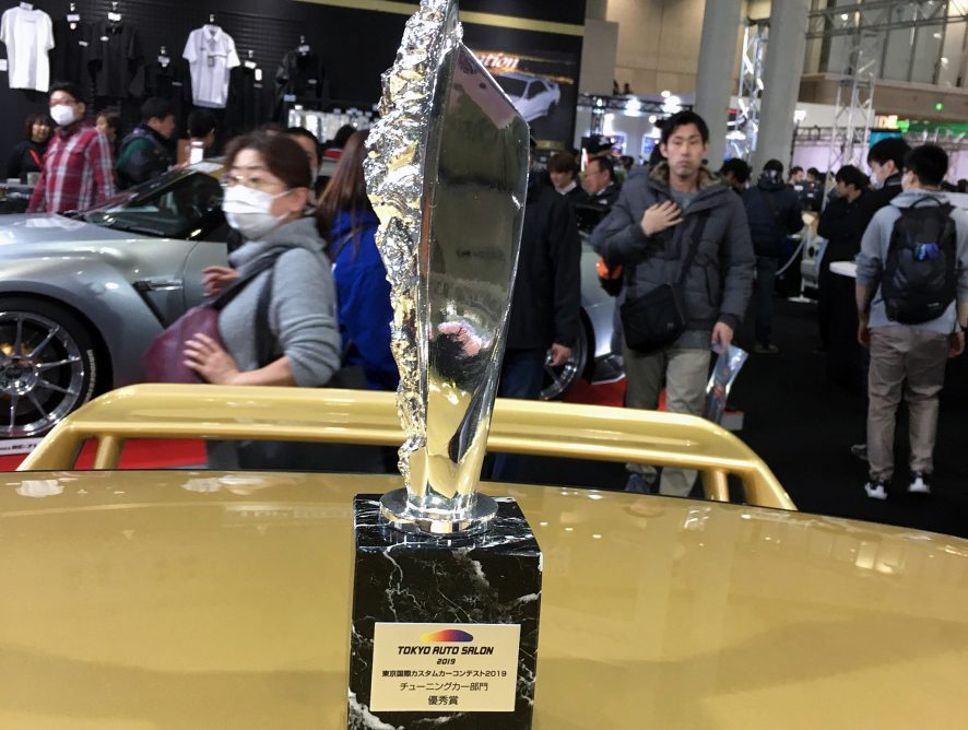 ゴールドBNR32 GT-Rが東京国際カスタムカーコンテストで受賞！