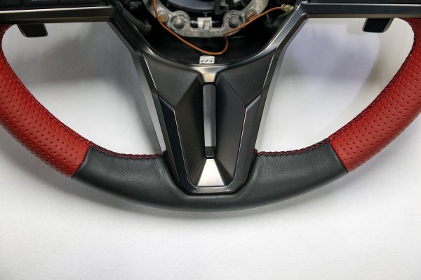 20221201-r35-my17-steering-wheel-05
